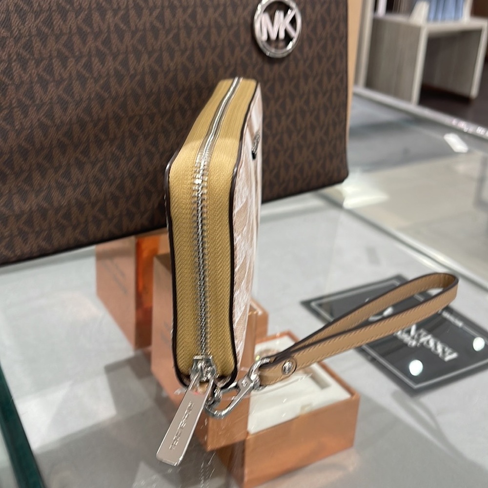 MICHAEL KORS Leather Continental Phone Holder Wristlet Wallet 
Camel 
NWT - Picture 13 of 16
